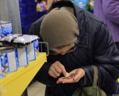 Голодна російська бабуся